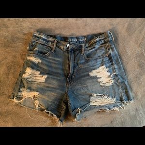 AE 90s Boyfriend Shorts!